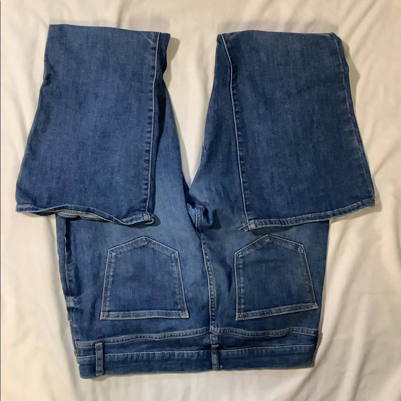 Old Navy Womens’ Petite Micro Flare Mid Rise Jeans - Picture 2 of 2